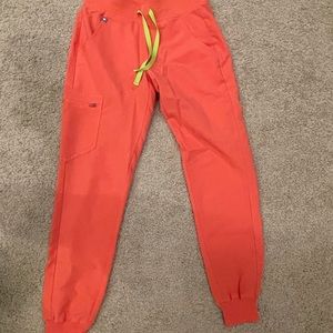 Figs- Zamora jogger scrubs in pink